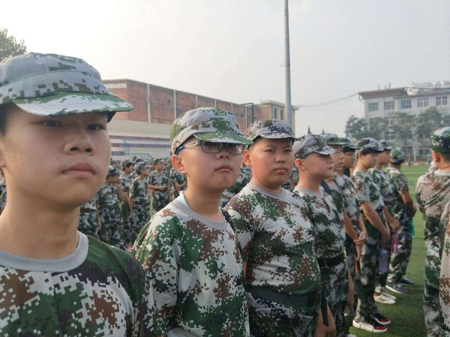 第六期沧州八中北校区初中一年级29班军训精彩瞬间。 